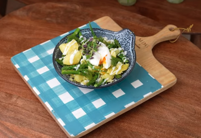 Ensalada de Patata, Trigueros y Huevo Poché